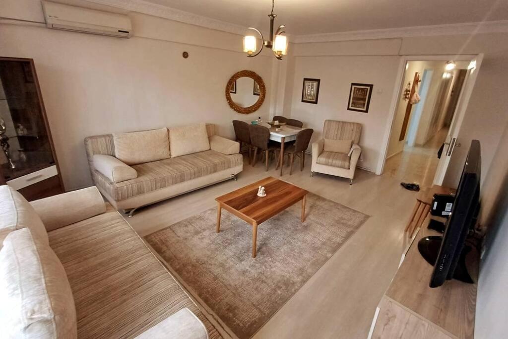 דירות איזמיר 3+1 , Historical Elevator, Warm House Next To Sea מראה חיצוני תמונה